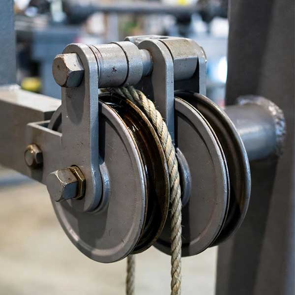 تصویر فولی دو تسمه صنعتی با دو شیار برای قرار گرفتن تسمهها